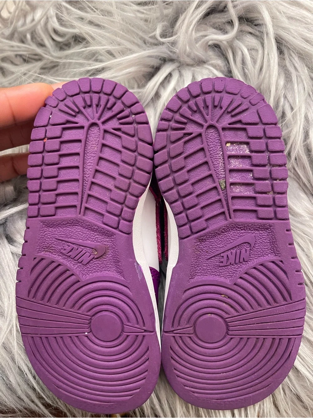 Nike Kids White and Purple Low-Top Sneakers